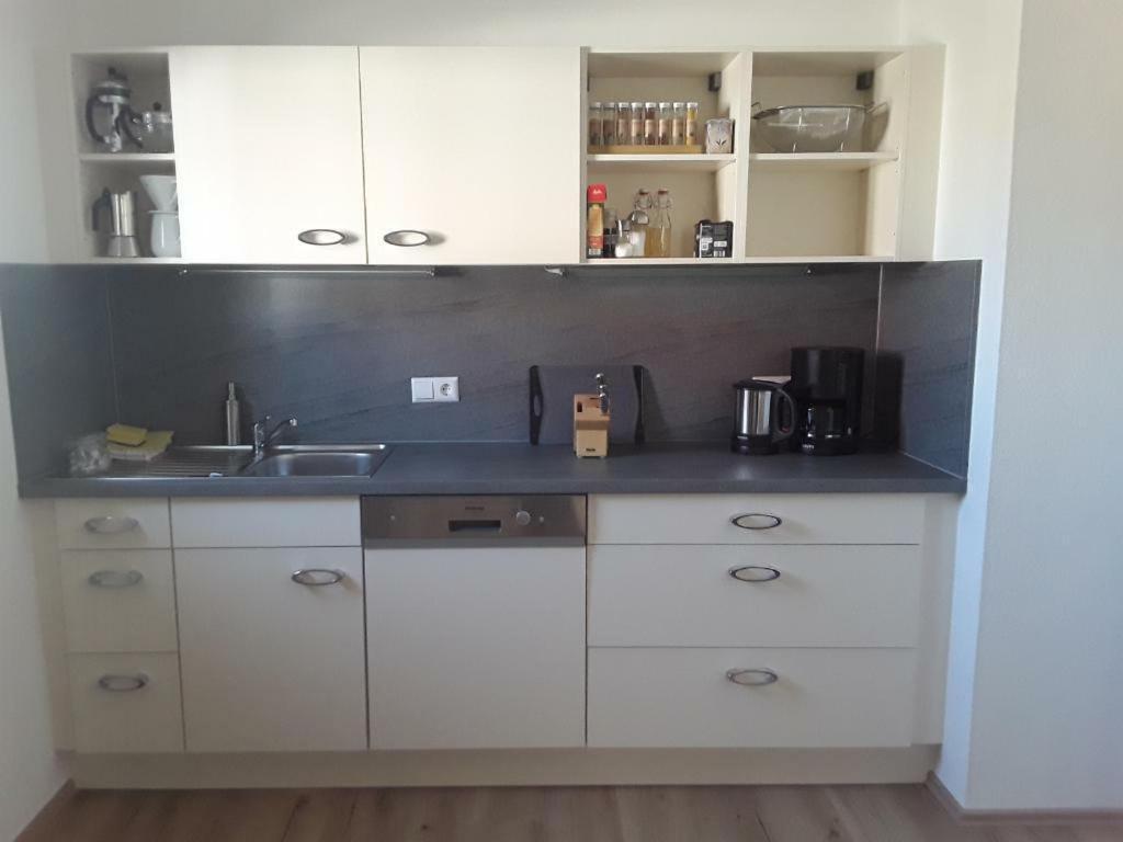 Freundliche Mit Grosser Terasse Apartment *
